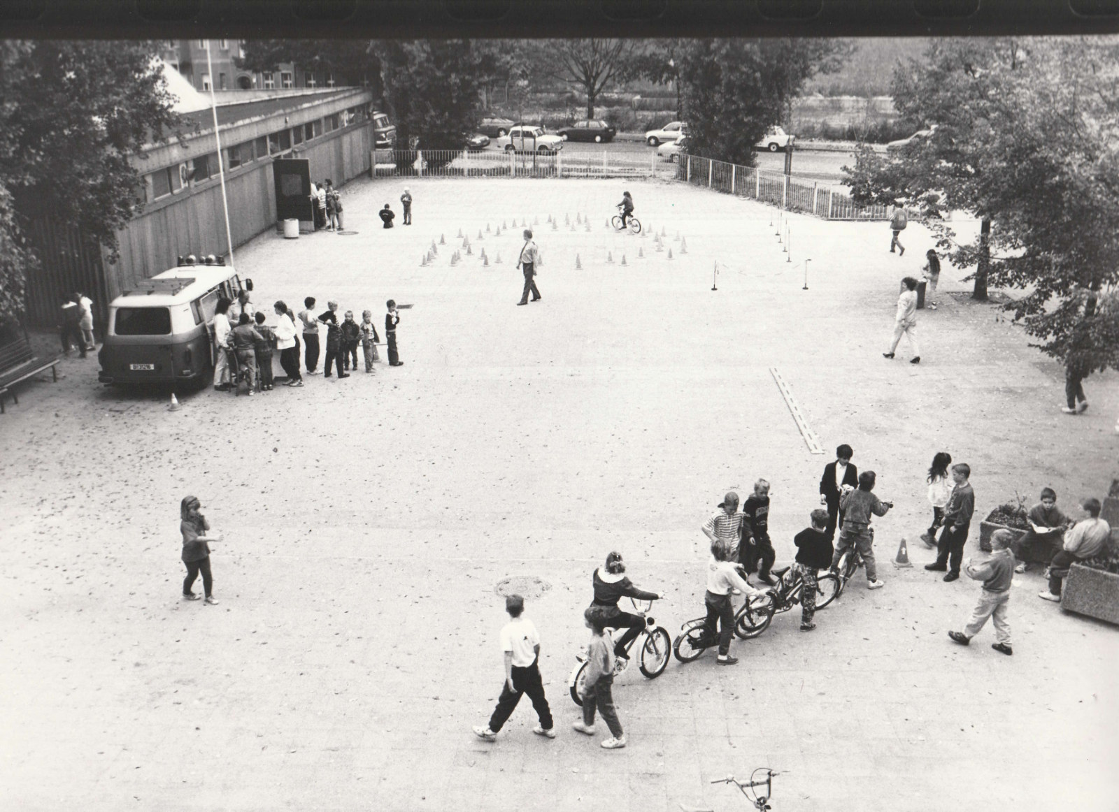 Foto alter Schulhof – Archiv der Modersohn-Grundschule
